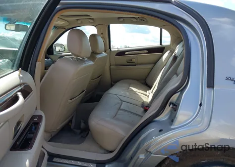 2006 Lincoln Town Car Signature Limited из США, поврежденный, VIN 1LNHM82V06Y647745